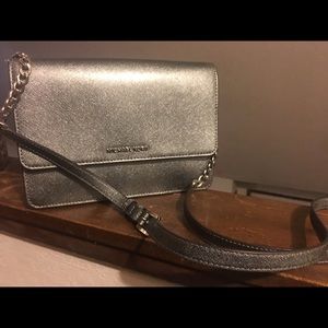 Micheal Kors Gusset Crossbody Pewter Lthr Handbag